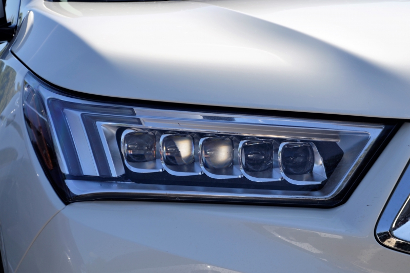 moto-VALLAURIS-min_acura-headlamp-2834131